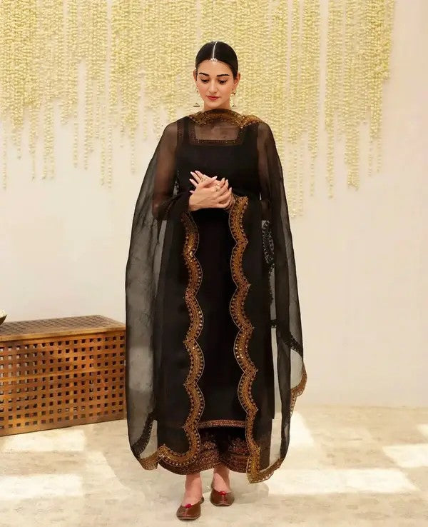Black Elegance Outfit